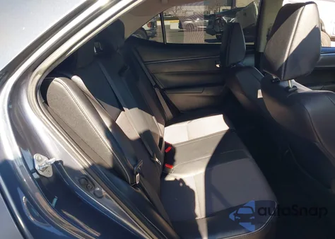 2015 Toyota Corolla S Plus z USA, uszkodzony, nr VIN 5YFBURHE2FP283713